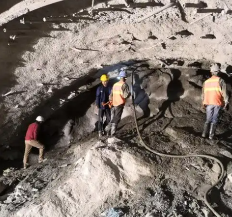 宾川拱顶带模注浆料的施工流程及注意事项